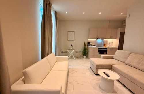 Aigaleo Apartment | Pergamou Base