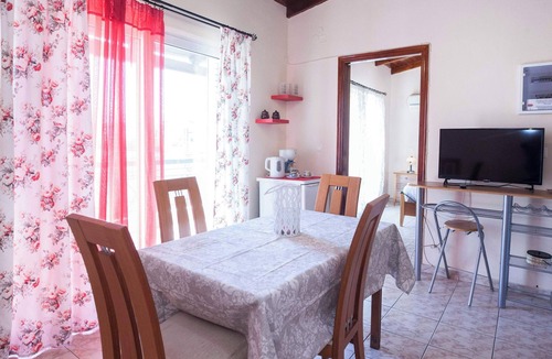 Peristeri Apartment | Peristeri 1 Bd Apt w Balcony and View