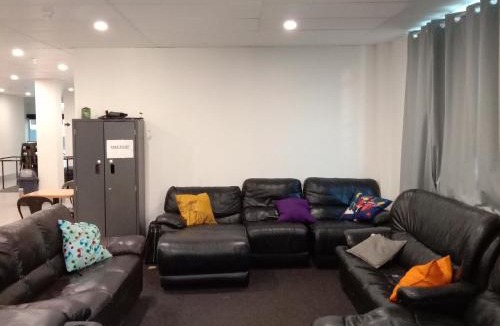 East Perth Hostel | Perth City Backpackers Hostel - note - Valid passport required to check in