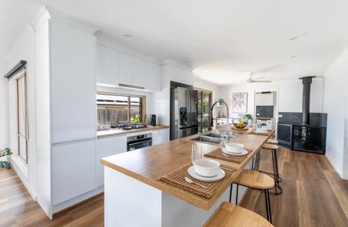 Clifton Springs House | Pet Friendly 3 bedroom house with large backyard