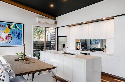 Macmasters Beach House | Pet friendly and 3min walk to Macmasters Beach
