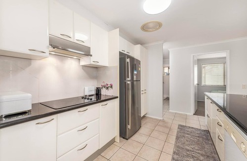 Oxenford House | Pet friendly Gold Coast holiday home, Sleeps 7, 10min walk to 'Wet n Wild'