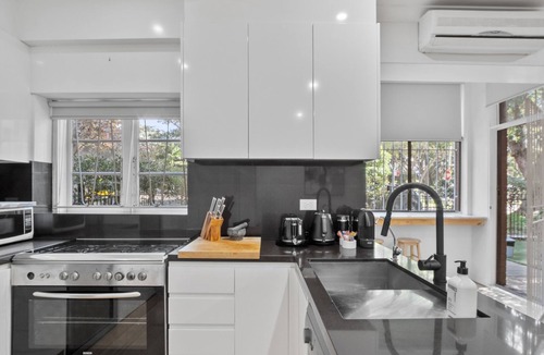 Bellevue Hill Apartment | Pet-Friendly Home Just Minutes from Bondi Beach