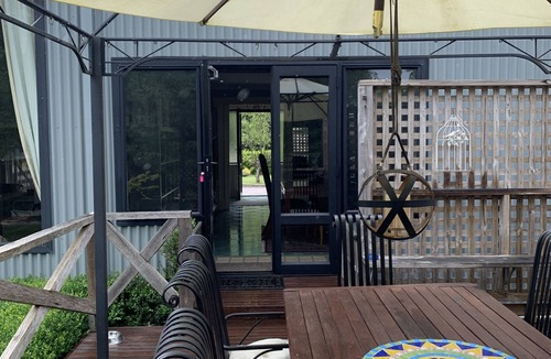 Trentham House | Pet friendly - in town. Sleeps 6 - 2 wood fires 2 split systems.