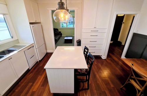 Waroona House | Pet-friendly Jarrah Cottage, a cosy home with spacious block located in Waroona.
