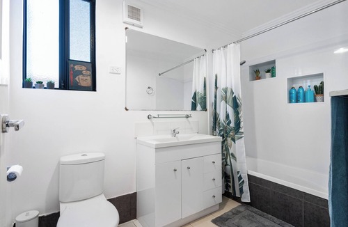 South Boulder House | Pet Friendly ~Netflix ~10min Airport ~ BBQ+Dining