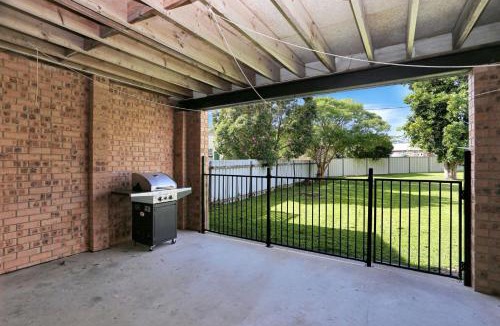 Hawks Nest House | Pet Friendly on Pelican Close to Myall River