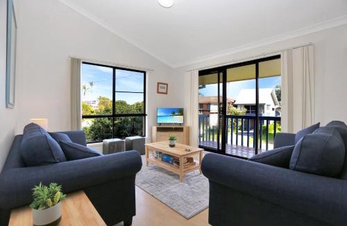 Hawks Nest House | Pet Friendly on Pelican Close to Myall River