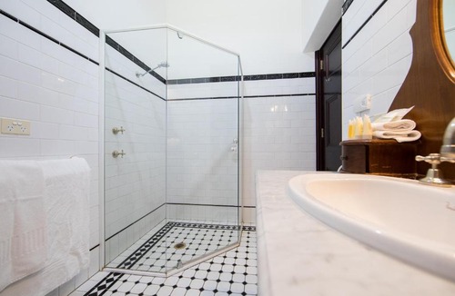 Armidale House | Petersons Armidale Winery and Guesthouse
