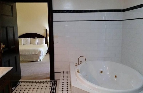 Armidale House | Petersons Armidale Winery & Guesthouse