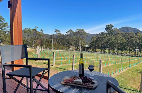 Broke Apartment | Petra @ Cael's Gate - Stylish studio at Cael's Gate Wines