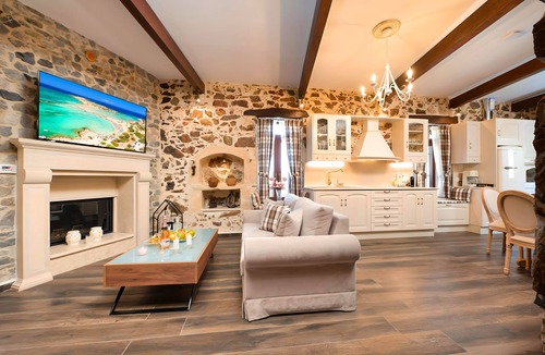 Filaki Villa | Petralis Luxury Villa Heated Pool & Jaccuzzi