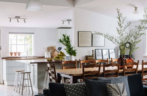 Daylesford House | Piccadilly House Daylesford ~ Walk to main street!