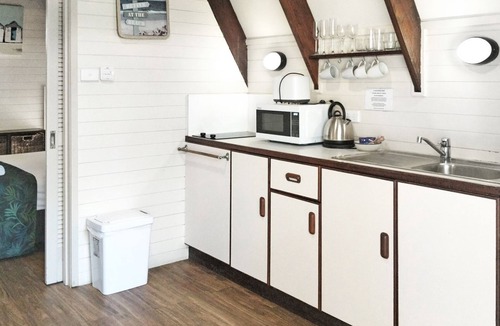 Picnic Bay Ski Chalet | Picnic Bay Chalet Unit 2 - Charming island escape just 150m from Picnic Bay beachfront