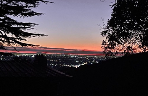 Upper Ferntree Gully House | Picturesque home away from home, in the hills. Escape to nature!