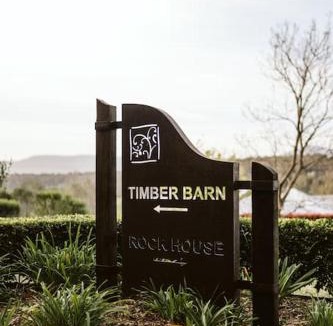 Mundamia House | Picturesque Barn located on the Shoalhaven River