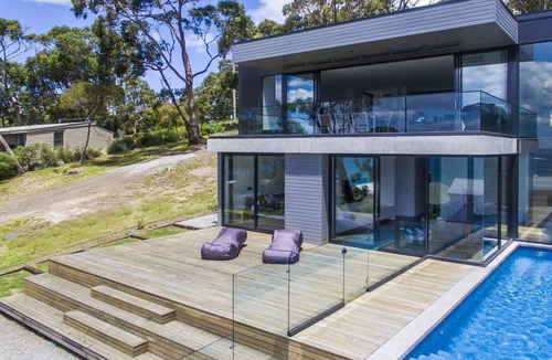 Lorne House | Pierview - Architecturally Designed, Infinity Pool, Complete Luxury