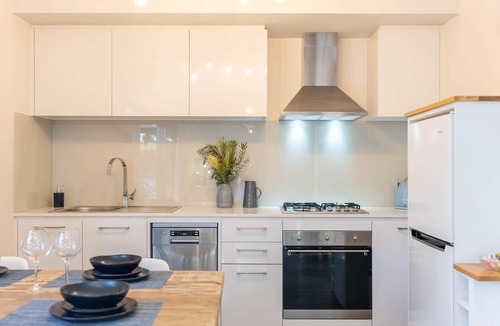 Balnarring Apartment | Pine Beach Guest House in the Heart of Balnarring