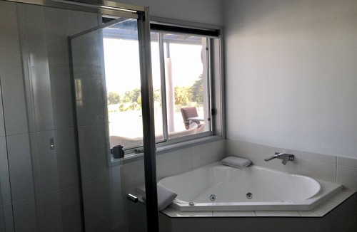 Alpine Bed & Breakfast | Pine Ridge Miniature Donkeys, Farm stay, private room in shared house