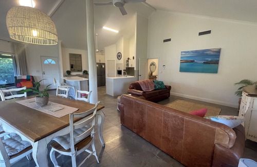 Walliston House | Ping Willows Guesthouse: Spacious Accommodation in the Perth Hills