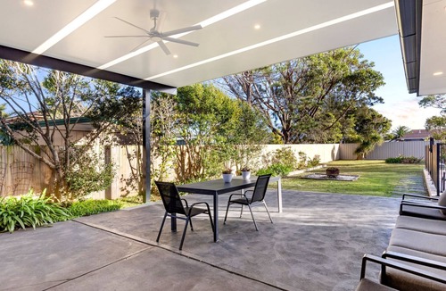 Culburra Beach House | Pipers Spot - Pet Friendly - Fireplace with Swimming Pool