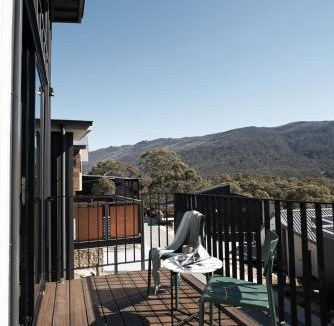 Lake Crackenback House | PISTE LUXURY CHALET - Lake Crackenback Resort
