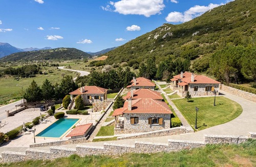 Kylini Apartment | Pleiades Jewels - Corinthos Pool Bliss
