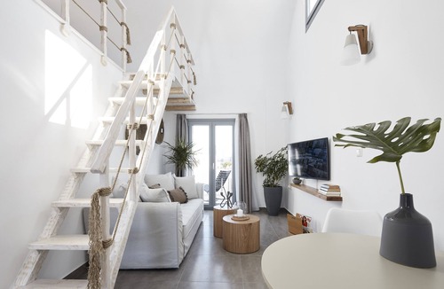 Karterados Hotel | Pnoi Luxury Suites