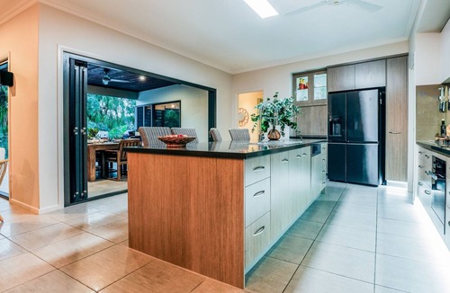 Agnes Water House | POINT BREAK Beach House - beachfront estate private pool