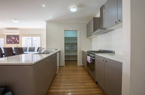Point Cook House | Point Cook Home with a beautiful view in salt water