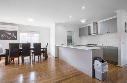 Point Cook House | Point Cook Home with a beautiful view in salt water