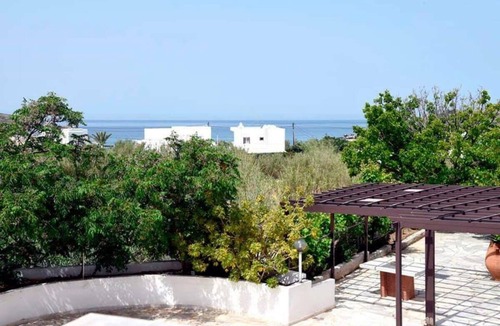 Posidonia Apartment | Pool Apartment On Beautiful Syros