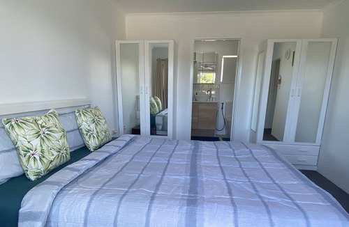 Earlville House | Pool-side House - Self Check-in & Free Parking
