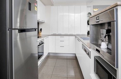 Cairns Central Business District Apartment | Pool View City Centre Apartment 202
