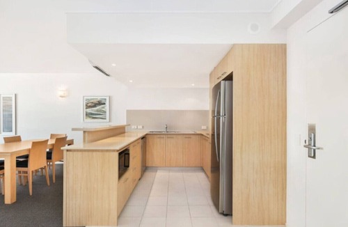 Ballina Apartment | Pool View Retreat - Free WIFI