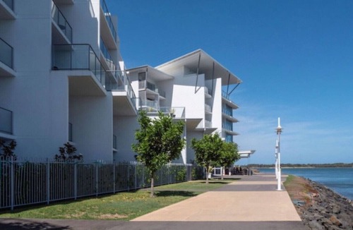 Ballina Apartment | Pool View Retreat - Free WIFI