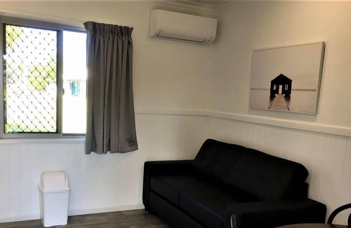 Tinaroo Villa | Poolside Deluxe Villa 2 BR - Fully self-contained, 1 Queen, 1 Sofa, 2 Single Beds