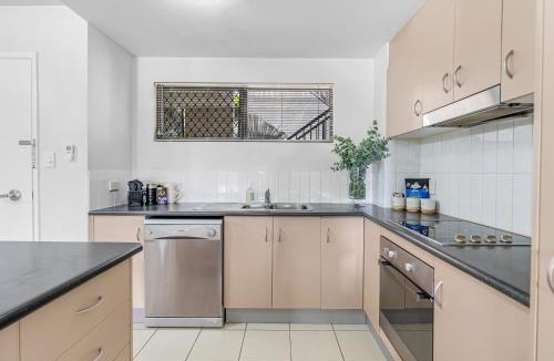 Parramatta Park Apartment | Poolside on Martyn - Relax by the Resort Pool