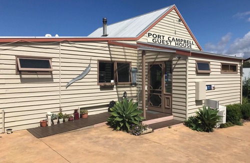 Port Campbell Hotel | Port Campbell Guesthouse & Flash Packers