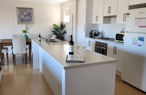 Port Hughes House | Port Hughes- Luxurious Extreme comfort and only a 7 minute stroll the the beach!