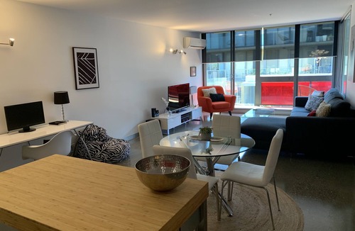 Port Melbourne Apartment | Port Melbourne Perfect 2 Bed
