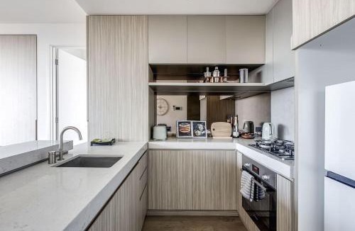 Port Melbourne Apartment | 'Port Panorama' A Stunning Resort-style Stay