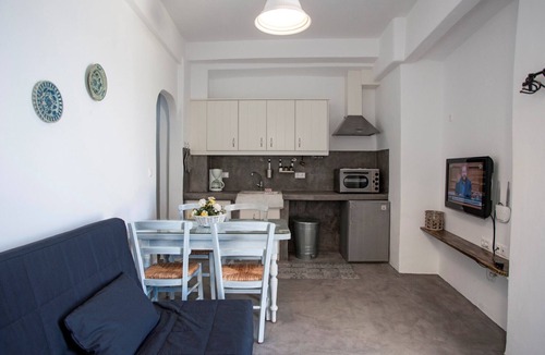 Parikia House | Portes View House Traditional Apartment in old town