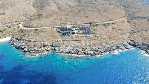Omales Hotel | Porto Mani Suites