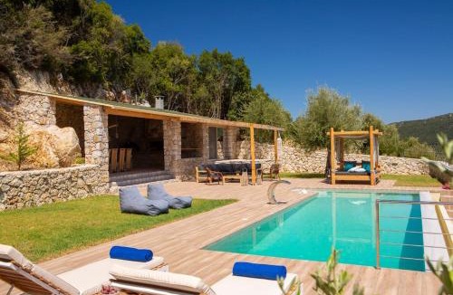 Fternon Villa | Portoporo villa Ammos with stone-built BBQ area
