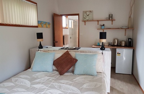 Erowal Bay Bed & Breakfast | Possum's Retreat Garden BnB