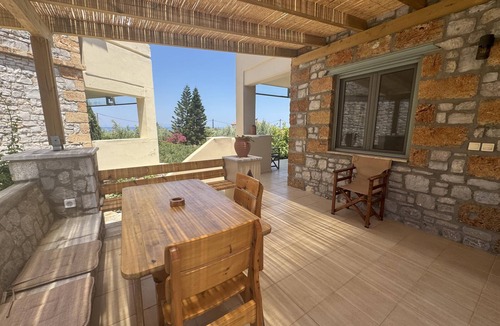 Poulithra House | Poulithra, Peloponnese: Charming Holiday Home with Terrace & Sea View