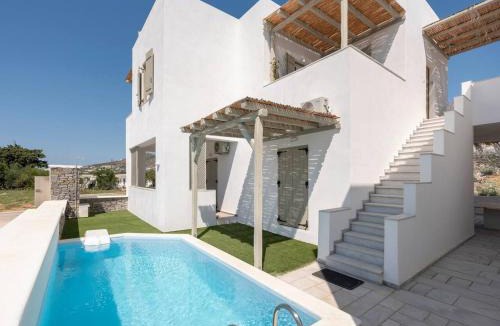 Pounta Apartment | Pounta, 2BR Apartment w Shared Pool, Fiora II