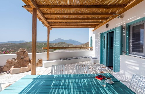 Milos House | Pozolani traditional cycladic home