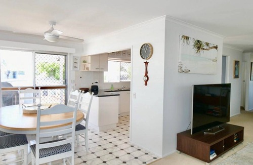 Woodgate House | Prime Position, Awesome House, Huge Deck with Sea Breezes